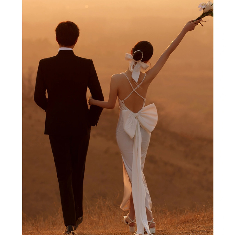 White wedding dress, advanced evening dress with bow, lifting effect, french style, fitted, 