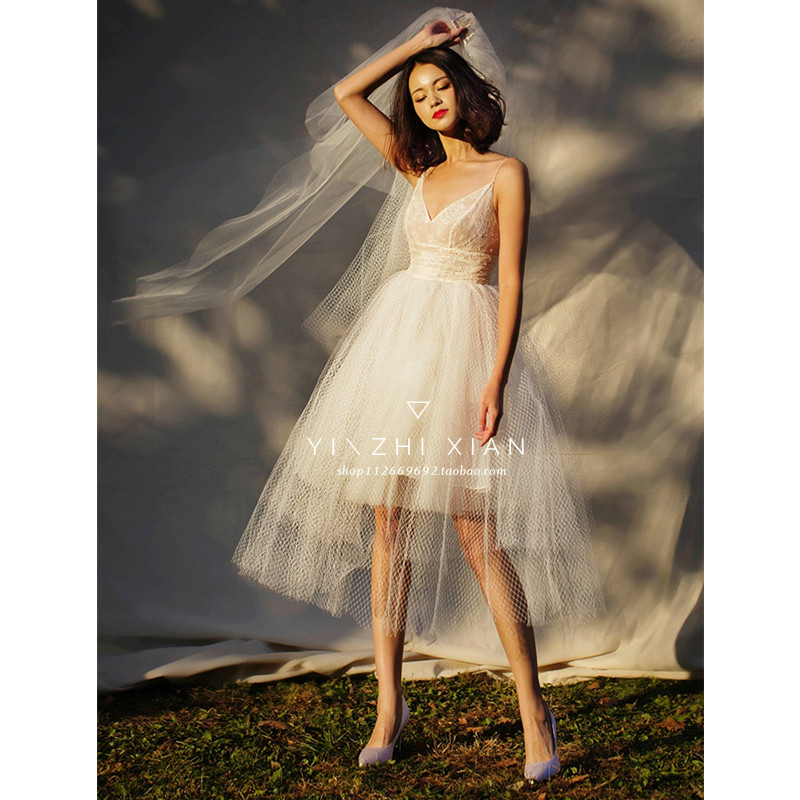 Travel photography light wedding dress 2022 new Sen series thin bride simple retro princess tutu skirt halter dress female summer