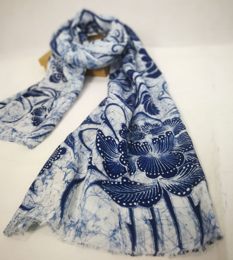 Batik scarf custom blue and white porcelain ice pattern crack pattern Batik anti-painting handmade plant blue dye folk non-heritage craft