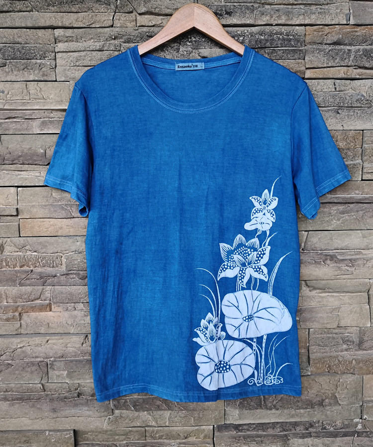(Indigo Grass) Original plant indigo dyeing indigo batik tie-dye T-shirt custom lotus pattern Danzhai batik
