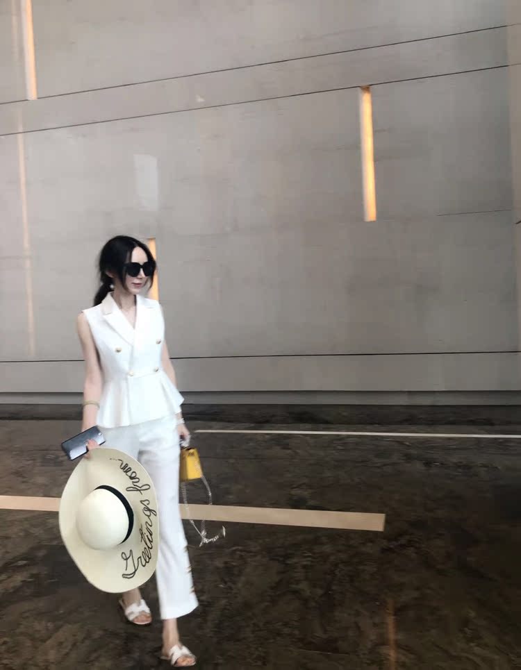 Thời Trang mùa hè Thanh Lịch Không Tay Cổ Chữ V Ve Áo Vàng Nút Slim Vest Phù Hợp Với Vest + Slim Cắt Quần Đặt thời trang trung niên nữ cao cấp elady