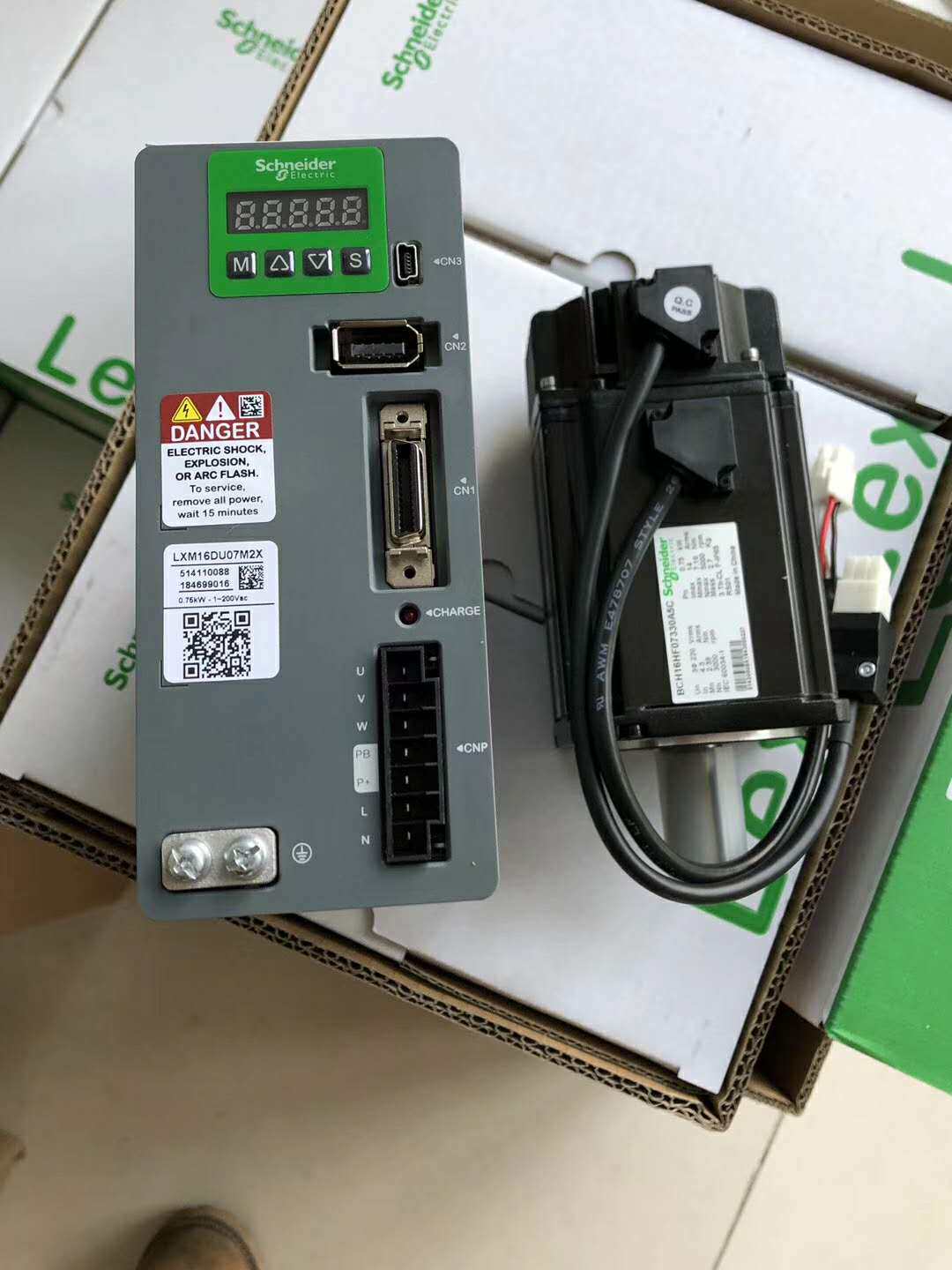 Schneider LXM16 400W servo motor BCH16HD04330A5C New warranty one year