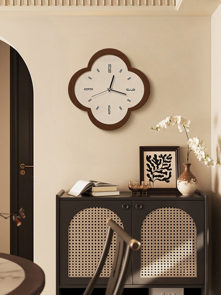 2024 New Retro Clock Wall Clock Living Room Light Luxury Dining Room Decoration Silent Bedroom Punch-Free Creative Wall Clock