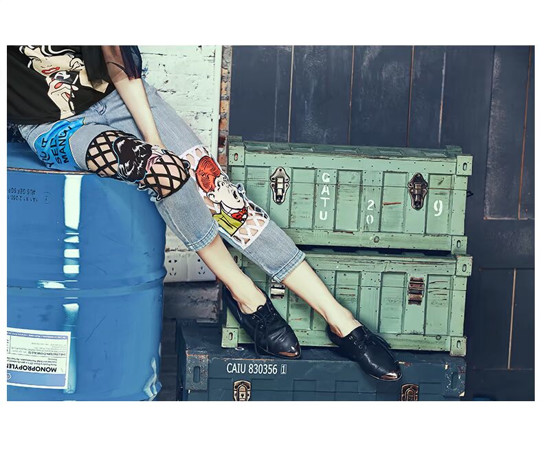 Mama 绨 2018 mùa xuân thời trang jeans lỗ phụ nữ ánh sáng màu Slim chân quần in ấn xu hướng cắt quần thoi trang cong so