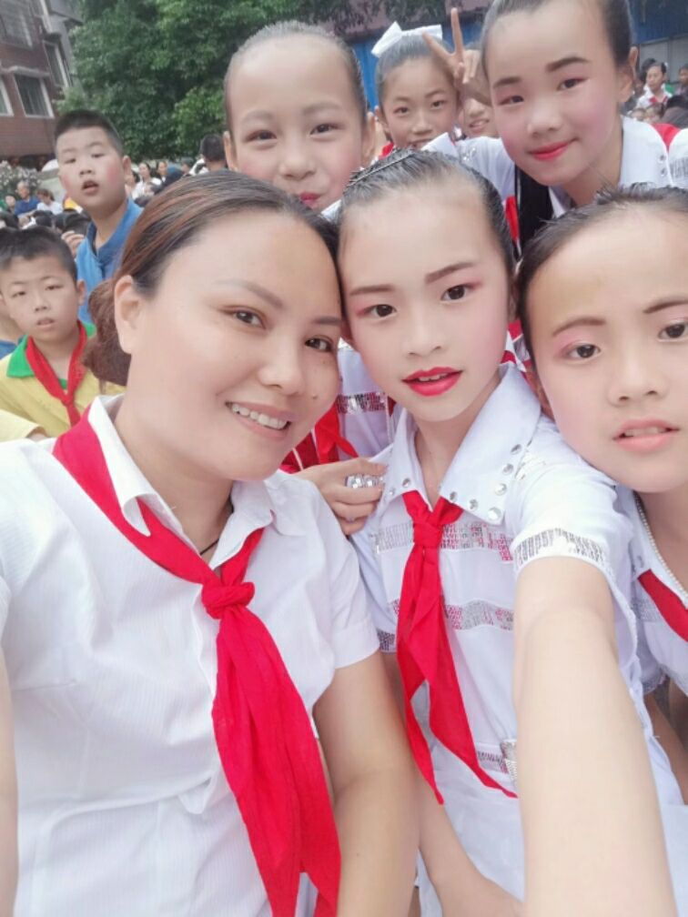 Trang phục của trẻ em để ước mơ bay lên quần áo khiêu vũ học sinh tiểu học và trung học hợp xướng quần áo cô gái mới cho thấy quần áo đặc biệt trang phục hóa trang cho bé