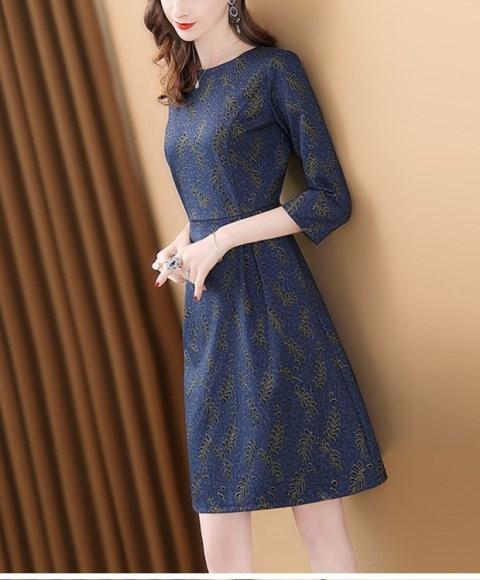 茗 思 秋 礼服 2018 mới thời trang in tính khí trang nghiêm bầu không khí eo đoạn dài một từ váy váy xòe hoa nhí