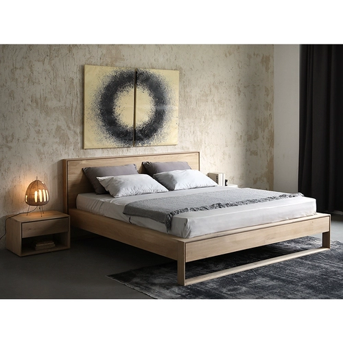 Северная экспрессия, импортируемое из Ethnicraft/Nordic с двуспальной кровати.