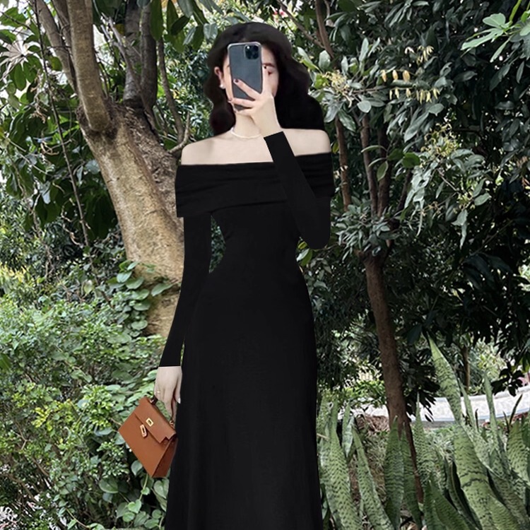 Hepburn-Style French One-Shoulder Black Long-Sleeved Dress, Feminine and Elegant, Hip-Hugging Long Dress, Slimming Spring Women's Clothing