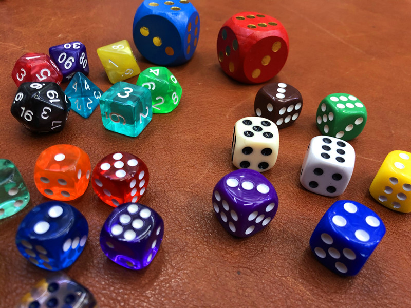Enlightenment children's puzzle props multi-faceted dice sieve dice beads 7 grains 1 set of dragon and land dice game