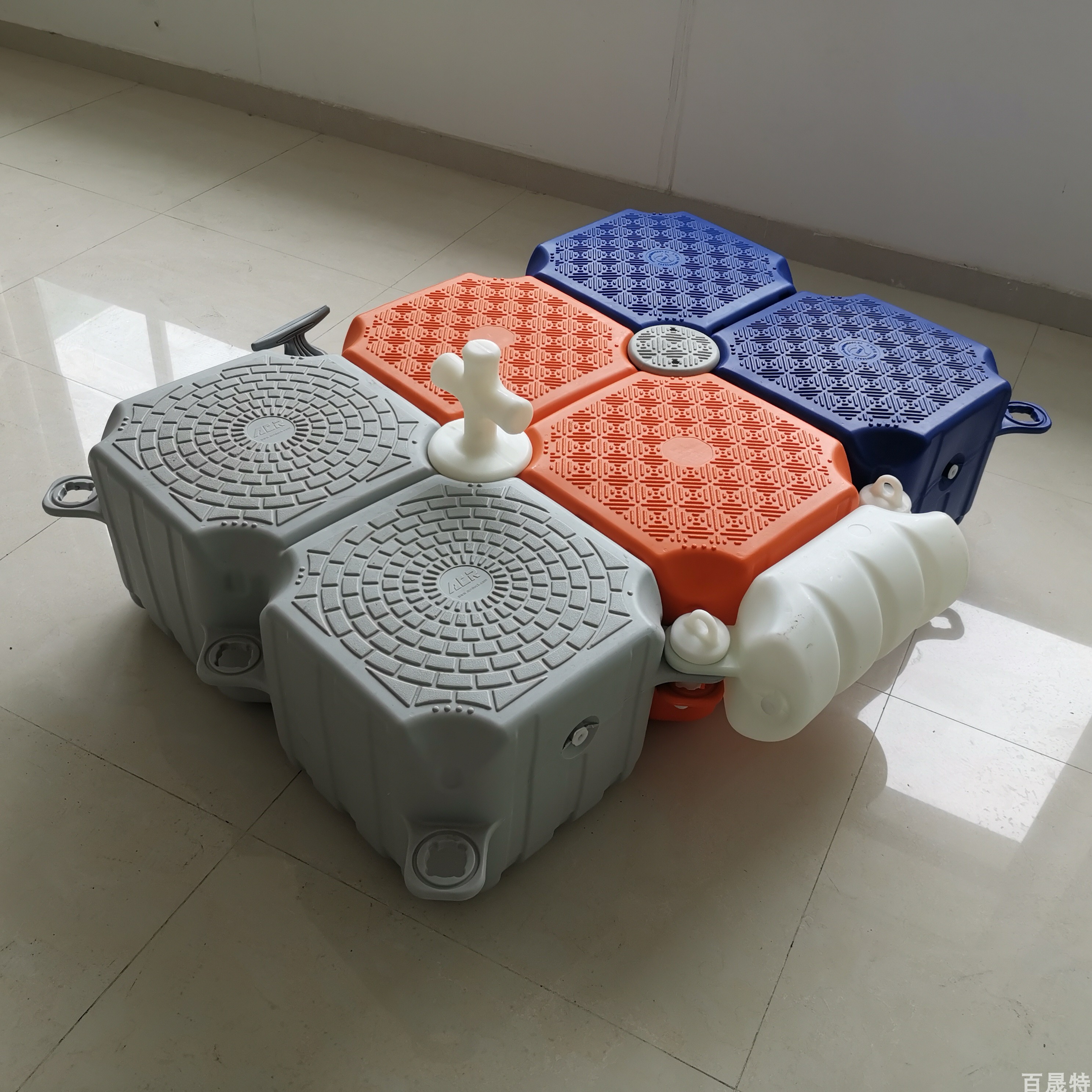 Water Floating Bench Plastic Pontoon Platform Manufacturer Floating floating bridge floating pier floating plate Mushroom Head Bolt Railing