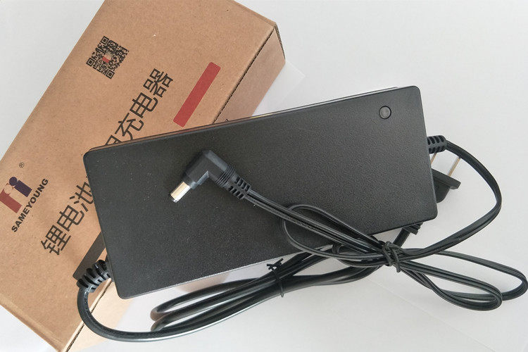 Three-wheeled electric vehicle electric bicycle electric bicycle lithium battery 36V2A charger earphone head DC2 1