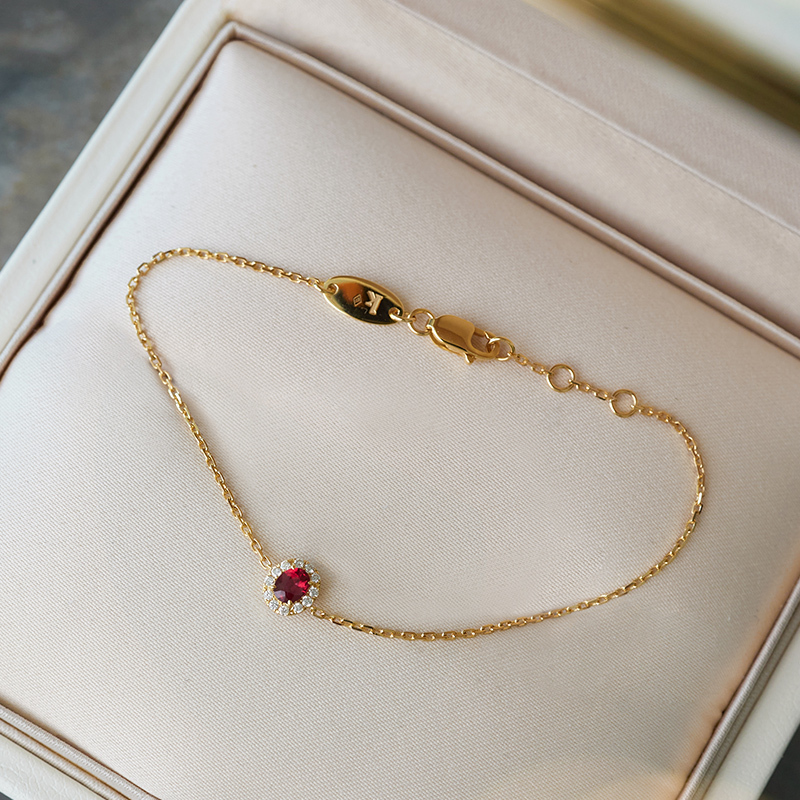 A Red Bean 18K Gold Natural Ruby Natural Diamond Bracelet Mini Delicate Crystal Good Touching Good Luck