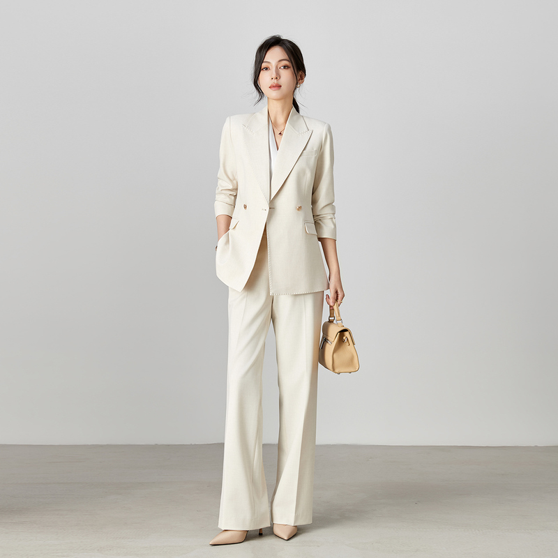 Spring and Autumn High-End Beige Simple and Elegant Professional Women's Suit with Metal Buckle, Old Money Style Business Suit