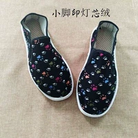 Черные отпечатки рук и ног