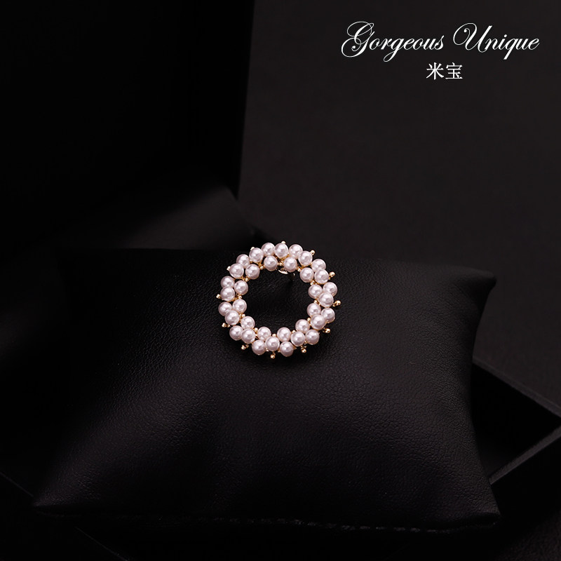 Foreign dress anti-walking light Mini pearl small buckle needle Korean round fixed clothes Don't pin minimalist cute brooch