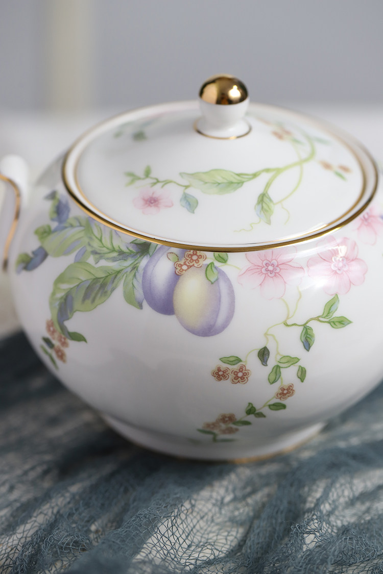 Сейчас в наличии великобритания подлинный Wedgwood Sweet Plum сладкий ягода костяной фарфор кофе Оборудование сахарное бак банка 