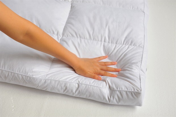 Khách sạn khách sạn nệm giường chống trượt mat dày bộ đồ giường 5 sao cotton stereo 1,8 m nệm bảo vệ đệm lò xo everon