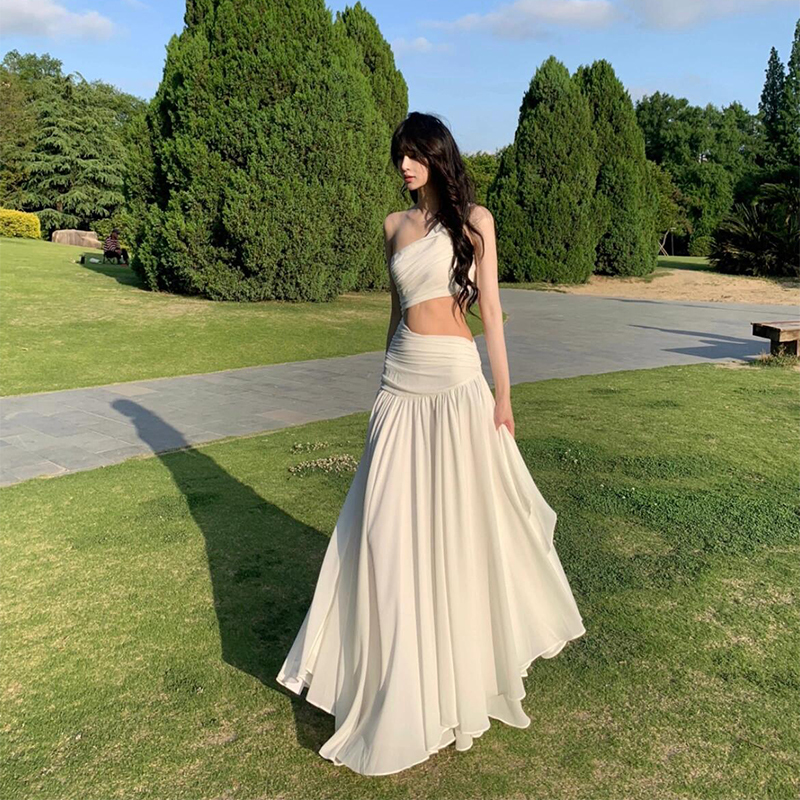 French-Style Niche High-End Cool White Off-Shoulder Waist-Revealing Dress for Women, Perfect for Seaside Vacations, with a Super Fairy-Like Vibe