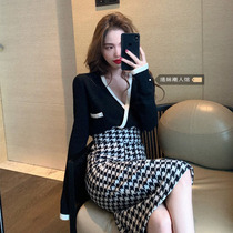 Western-style knitted sweater set 2021 new womens autumn and winter hip high-waisted chillbird grid skirt two-piece set
