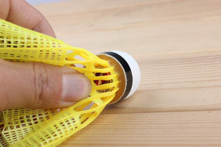 Đào tạo nylon chính hãng Cầu lông nhựa bay cầu lông ổn định cho vua đào tạo thi đấu giá quả cầu lông