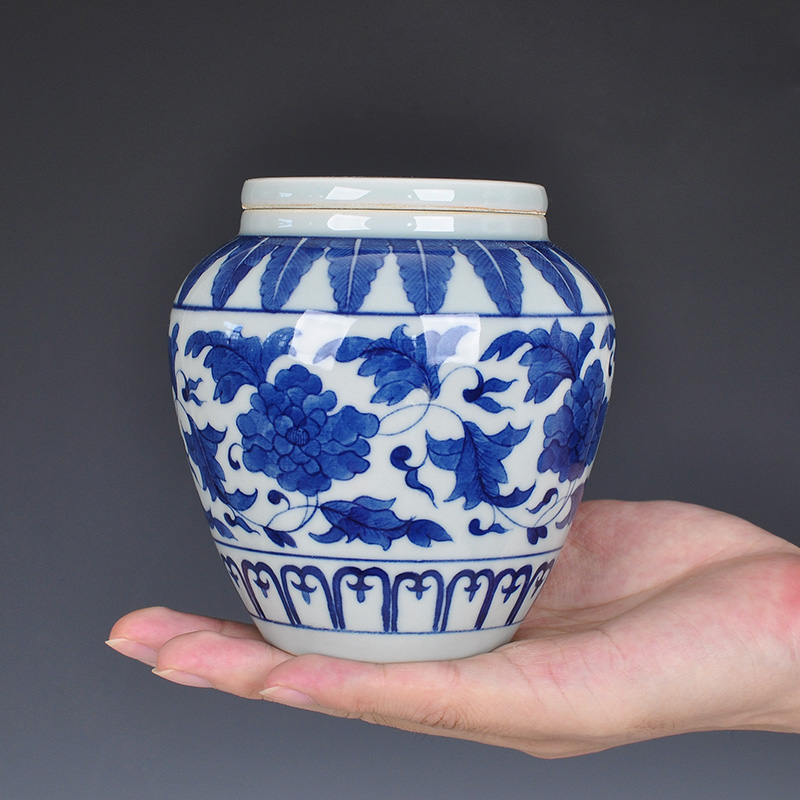 Antique hand - made ceramic of blue and white porcelain tea pot small half jins to save POTS put tea pu 'er tea storage containers