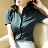 Летняя бордовая рубашка, розовый классический костюм, черный корсет, V-образный вырез