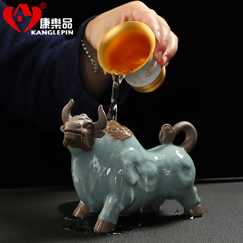 Recreation open piece of cow elder brother up with tea pet furnishing articles ceramic household adornment of Chinese zodiac cattle tea tea to play