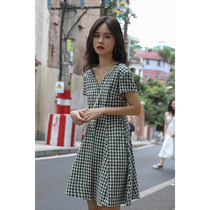 Avocado green plaid dress v-neck mid-skirt Small man tall and thin Sweet Hong Kong style retro slim-fitting skirt