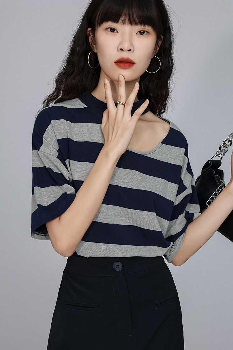 Стильные костюмы 「又巷」甜辣两件套裙2023年夏季新款条纹上衣搭开叉半身裙套装女