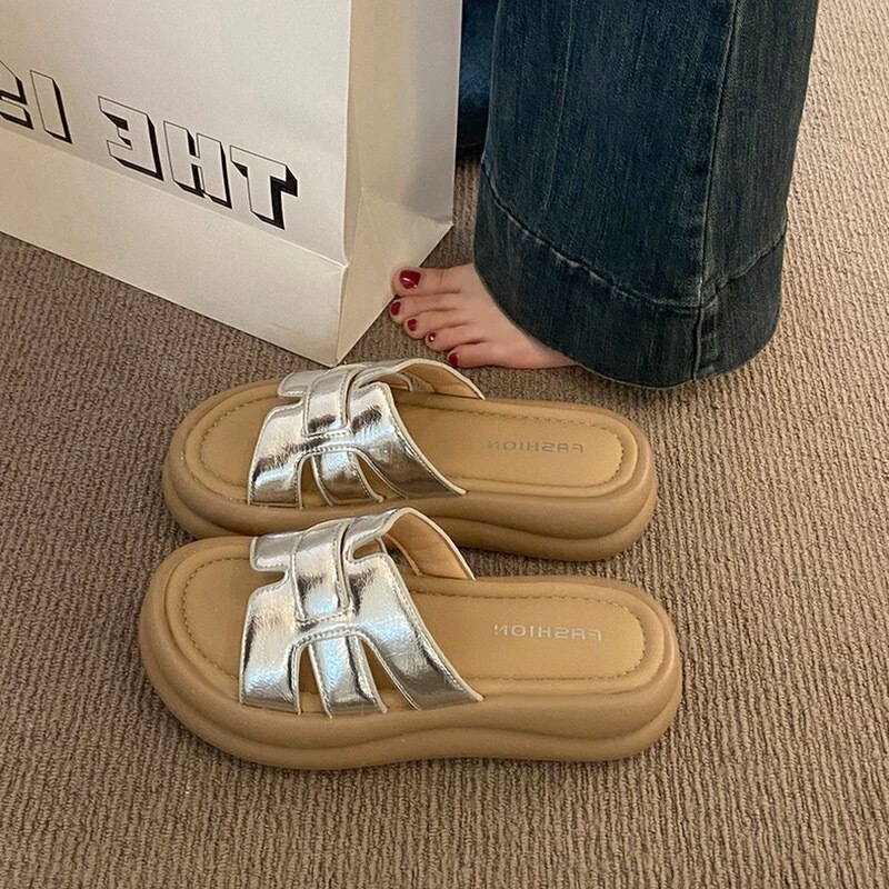 2025 New Sandals with Skirts, Beautiful Sandals, French Thick-Soled Summer Outer Wear, Fashionable and High-Bottom Slippers for Women