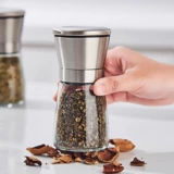 Ручная шлифовальная шлифовальная шлифовальная шлифовка из перца и перец разбрызгивает черно -белый перец порошковый порошок