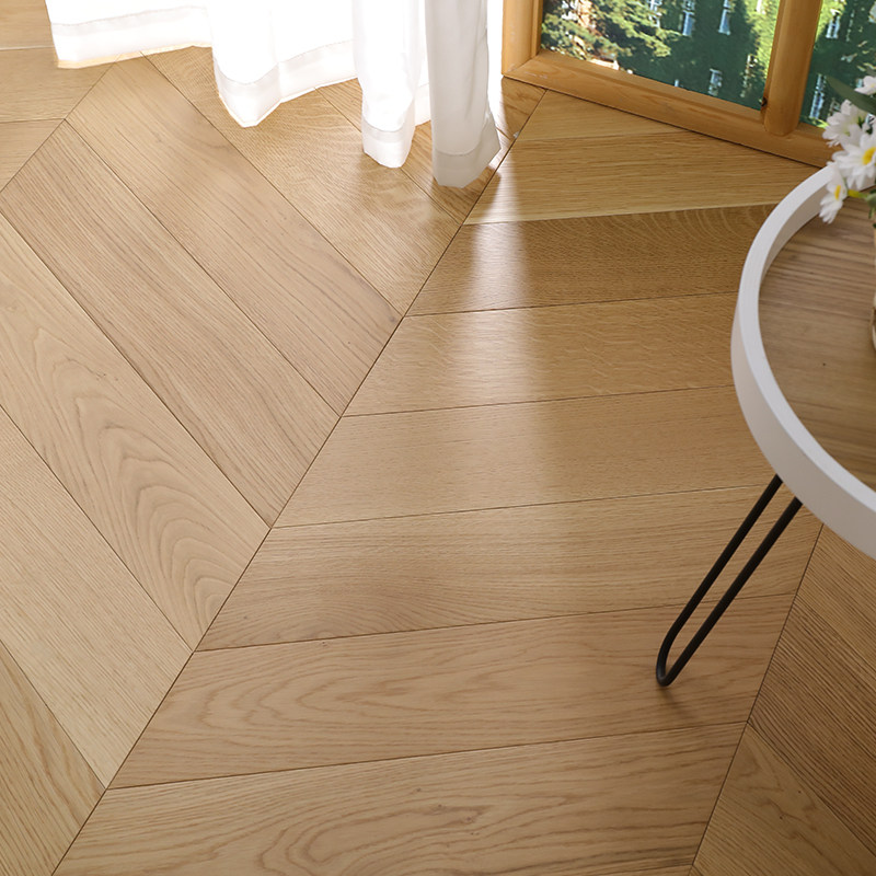 Oak solid wood composite floor new herringbone spelling pure three-layer multi-layer lock household environmental protection 15 factory direct sales