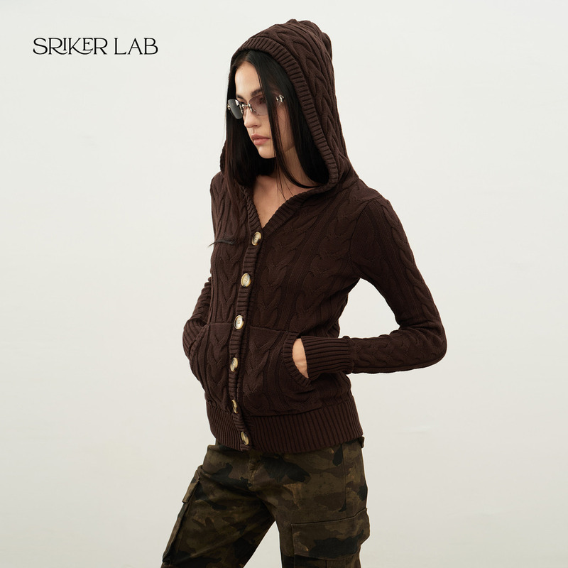 Srikerlab Buttoned Cable-Knit Hoodie, Brown Short Slim-Fit Vintage-Style Retro Knit Top