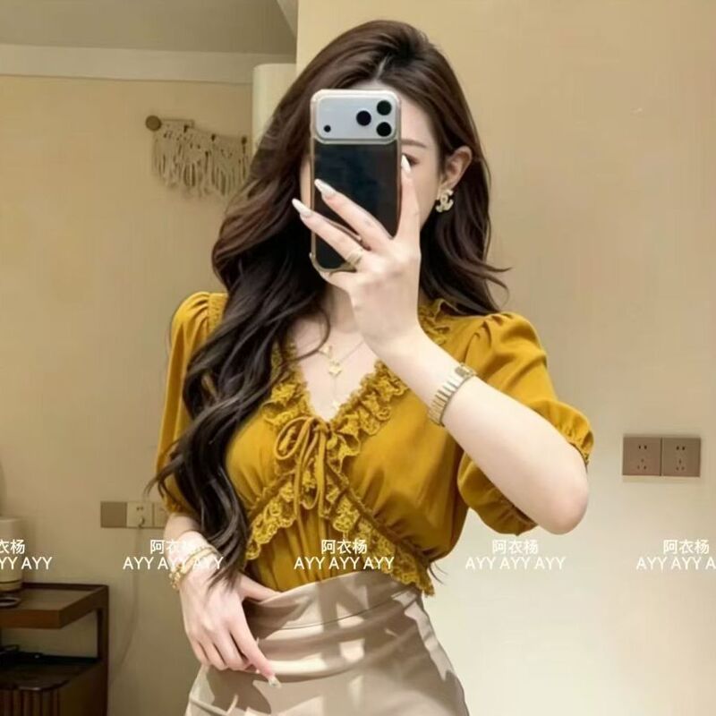 French Lace V-Neck Short Top for Women, New Summer Style, Gentle Style, Waist-Cinching, Slimming, Puff-Sleeved Blouse French Lace V-Neck Short Top for Women, New Summer Style, Gentle Style, Waist-Cinching, Slimming, Puff-Sleeved Blouse