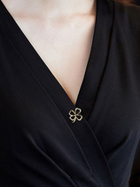 Clover grass anti-glare buckle small brooch female pin fixed clothes artifact collar pin accessories 2022 new trend