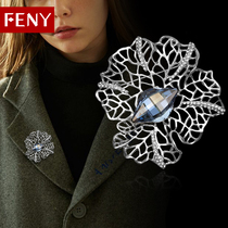 FENY minimalist atmospheric mass artificial crystal breasts womens brooch womens brooch Japanese version jacket open-jersey Dont pin accessories