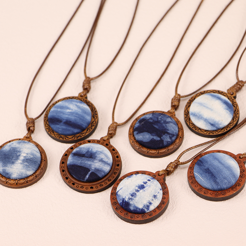Wholesale Ethnic Style Tie-Dye Old Wood Carving Vintage Blue-Dyed Necklace Sweater Chain Plant-Dyed Pendant Neck Hanging Adjustable