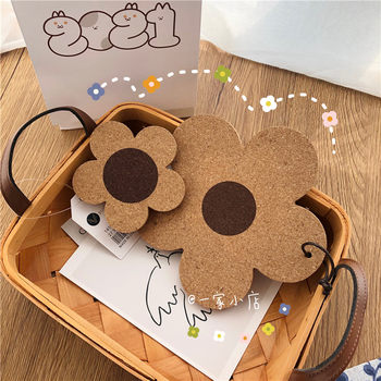 A hyuna xiaohua anti-scalding cork insulated place mat