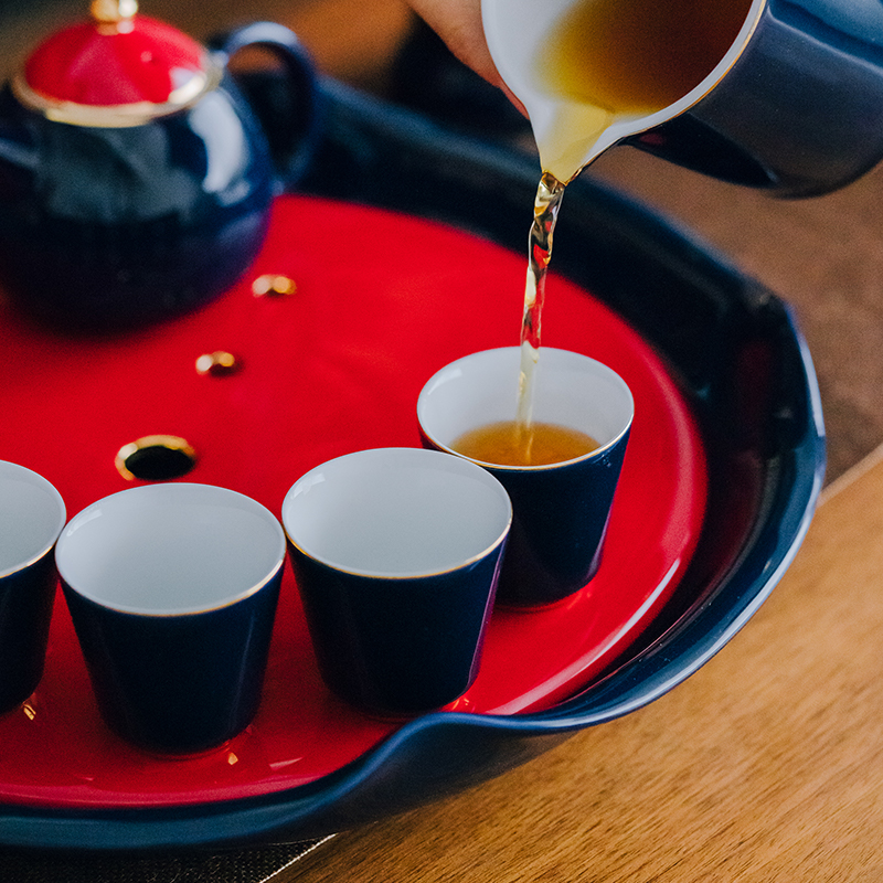 A complete set of kung fu tea set household contracted large set of ceramic cups zen tea tea tray was sitting room office