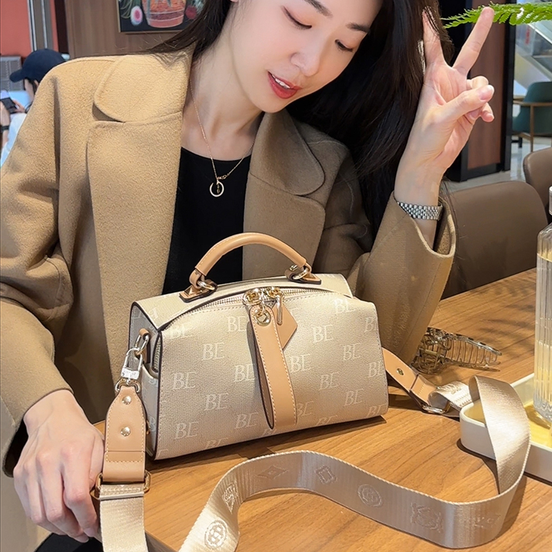 Belunis European and American Fashion Light Luxury Women's Handbag Brand Elegant Handbag Classic Women's Pillow Bag Belunis European and American Fashion Light Luxury Women's Handbag Brand Elegant Handbag Classic Women's Pillow Bag
