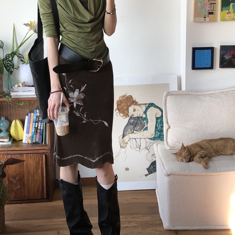 Spring and Summer New Korean Fashion Suit for Women, Green Long-Sleeved T-Shirt + Skirt Three-Piece Set + Belt