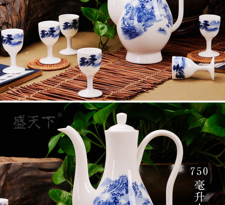 Jingdezhen ceramic wine suits for Chinese antique traditional wine poured wine bottle goblet liquor cup. A small handleless wine cup wine bottles