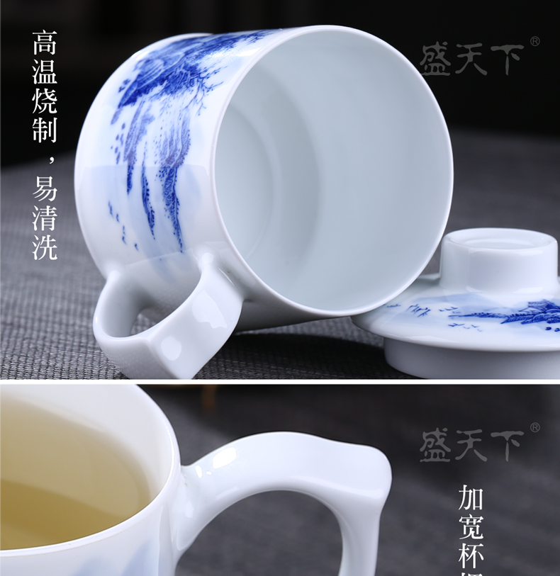 The Fill the jingdezhen blue and white porcelain hand - made teacup tea cup tea separation filter with cover office personal cup