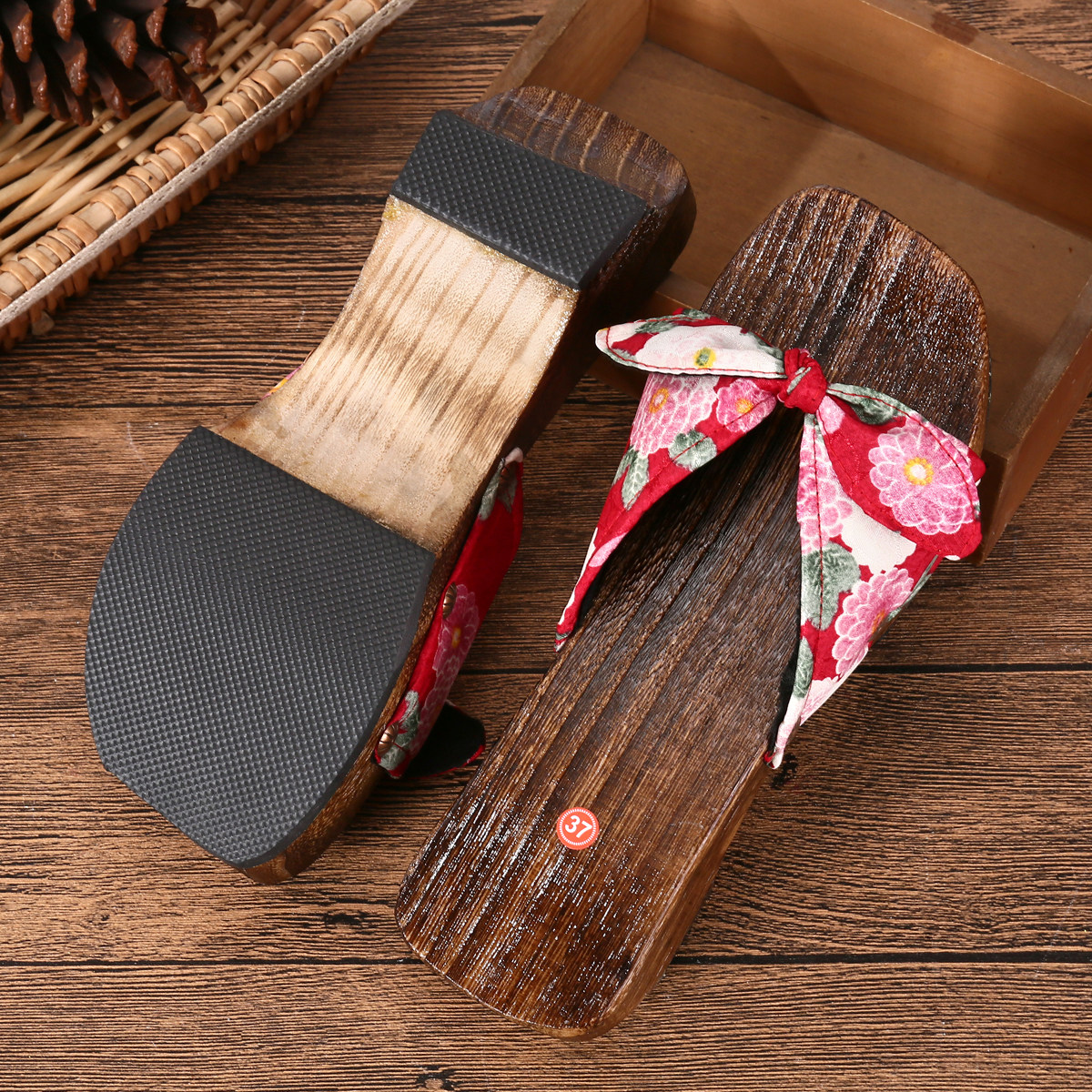 新スタイルのコスプレ用メンズ＆レディース木製下駄、ハイヒール、大天狗の魂が込められた木製下駄、大門タケルのカップル用木製靴、ビーチサンダル。