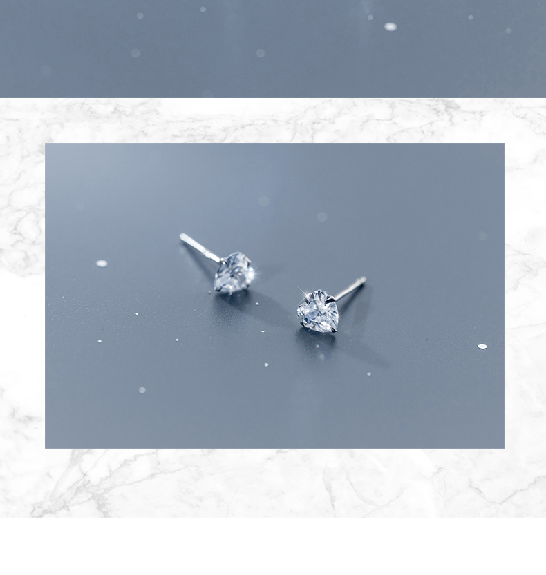 Simple Style Heart Shape Silver Inlay Artificial Diamond Ear Studs 1 Pair
