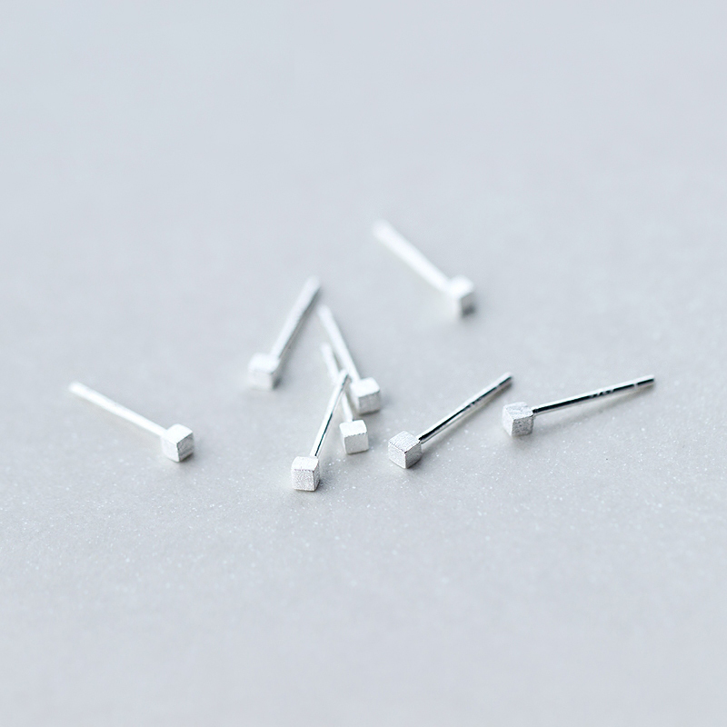 Love Loach S925 silver ear nail girl silver wire drawing fashion cute little square student male and female square ornament