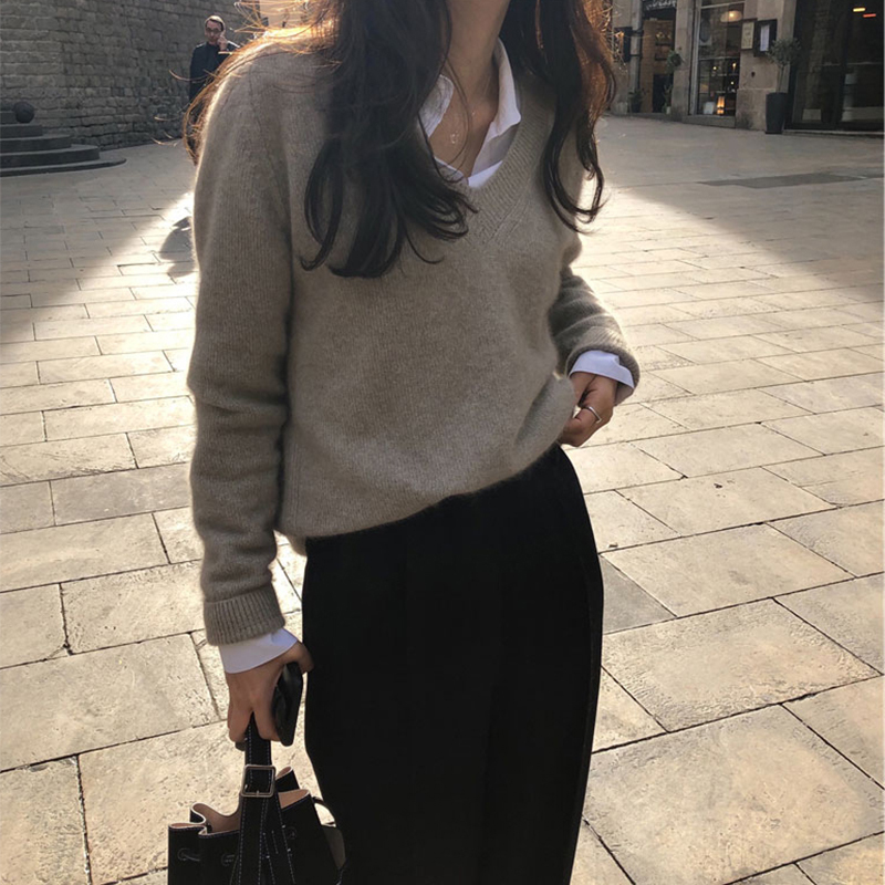 V-Neck Sweater for Women, Korean Style, 2026 New Autumn and Winter Long-Sleeve Pullover, Loose Outerwear, Knitted Top, Base Layer V-Neck Sweater for Women, Korean Style, 2026 New Autumn and Winter Long-Sleeve Pullover, Loose Outerwear, Knitted Top, Base Layer