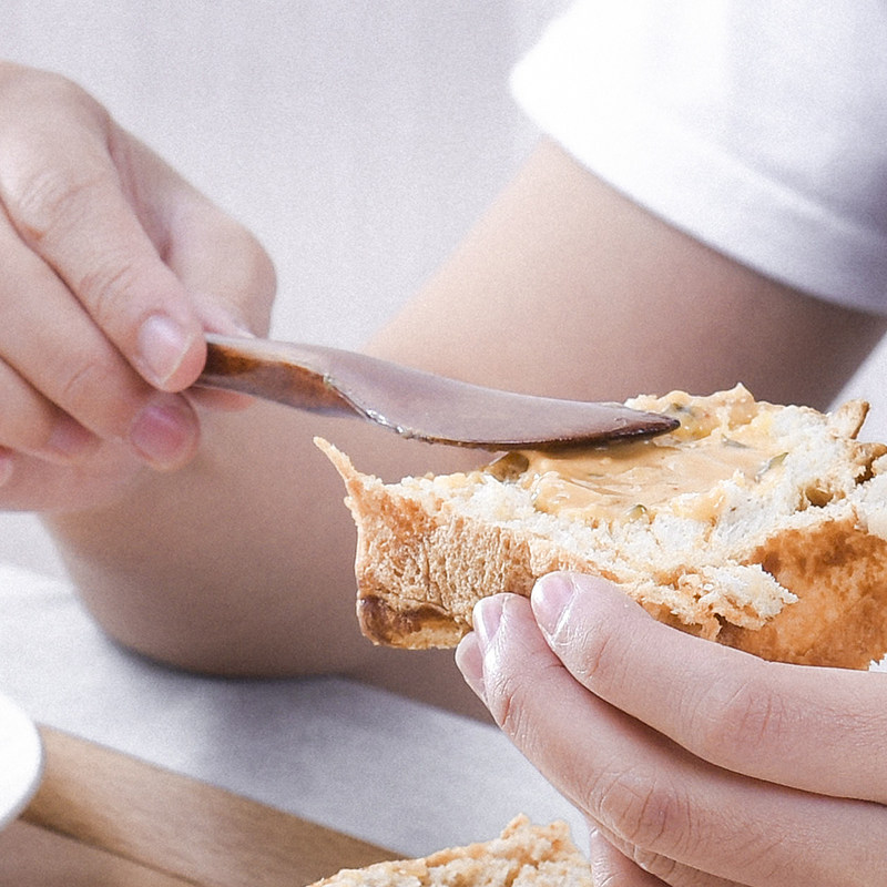 Creative Day Style Nanmu Natural Environmental Protection Round Moisturizing Handle Stickhand Breakfast Fruit Jam Knife Face Membrane Wood Knife Bag Water Dumplings Wood Knife