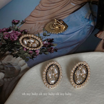 No earholes can also be worn with small scents of pearls and pearls of pearls with a high sense of superior temperament.