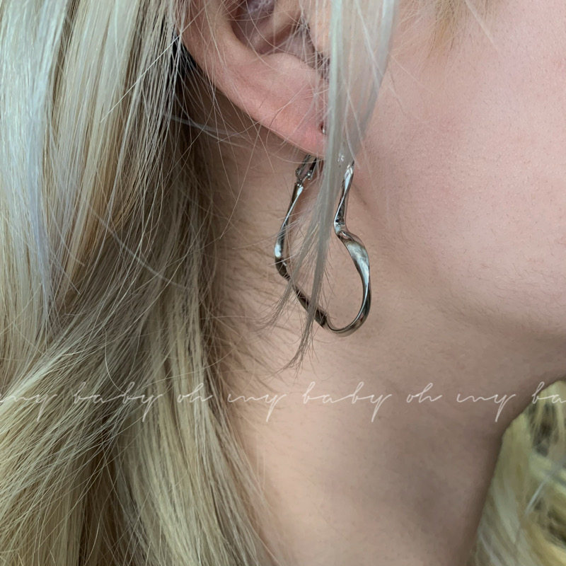 Big love earrings, earrings, ear clips, no ear holes, can be worn very simple, versatile, exaggerated, sweet and cool, European and American silver-plated needles
